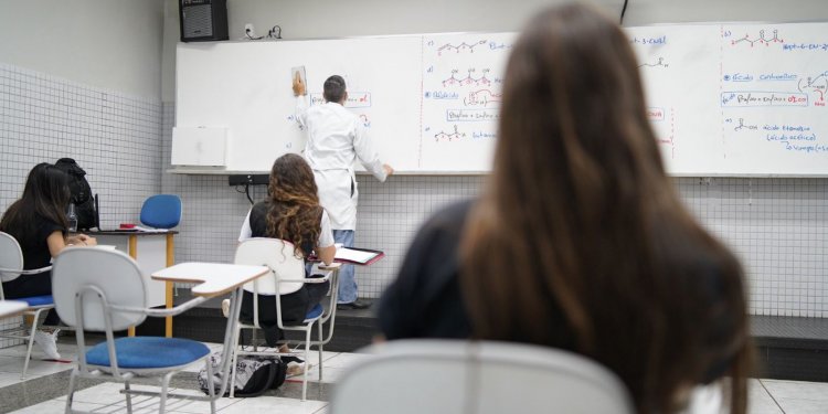Câmara aprova oferta gratuita de absorventes para estudantes