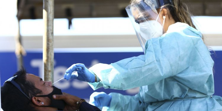 Variante Ômicron deixa 10 capitais em alerta crítico e intermediário