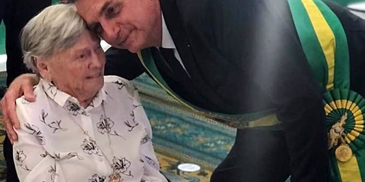 Presidente Jair Bolsonaro chega a Eldorado para velório da mãe