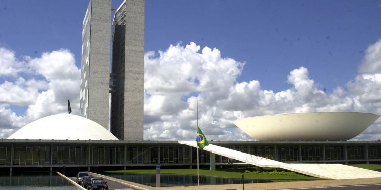 Presidentes da Câmara e do Senado discursam em sessão inaugural