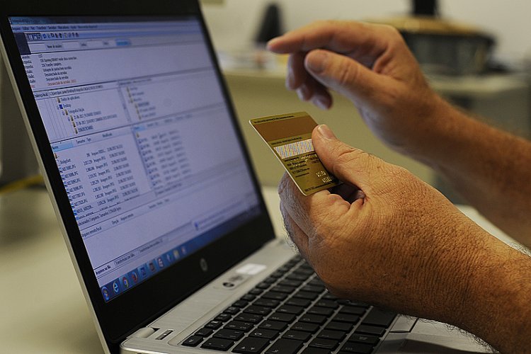 Criminosos digitais clonam ou invadem perfis para cometer fraudes