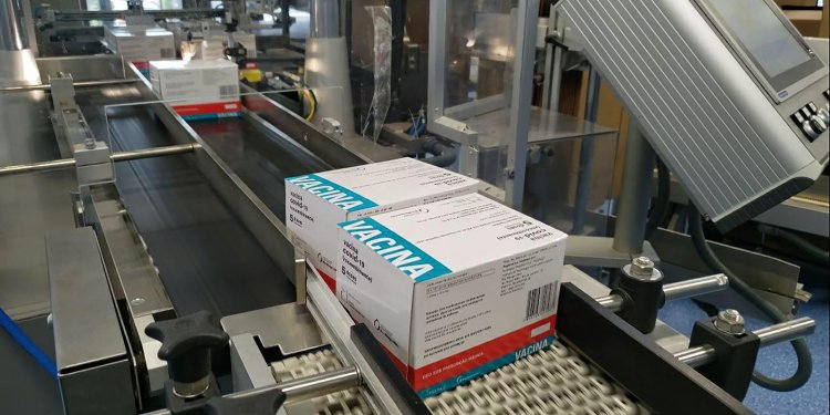 Covid-19: Fiocruz aprova primeiro lote de vacina 100% brasileira