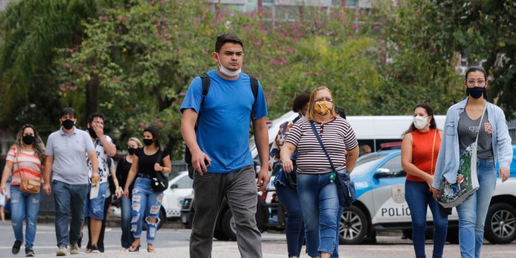 Rio de Janeiro poderá liberar uso de máscara na próxima semana