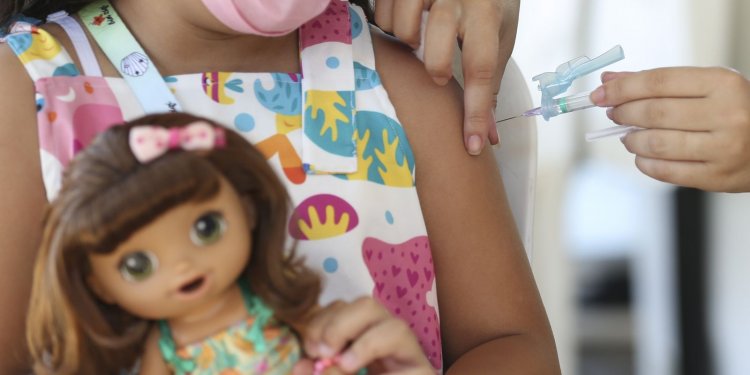 Fiocruz Minas estuda efeitos da vacina em crianças e adolescentes