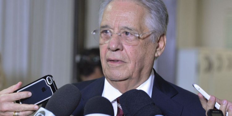 Ex-presidente FHC fratura o fêmur e é internado em São Paulo