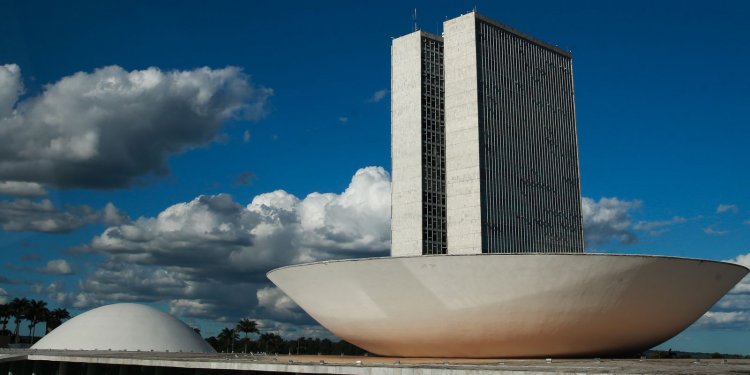 Câmara aprova suspensão de metas de prestadores de serviço do SUS