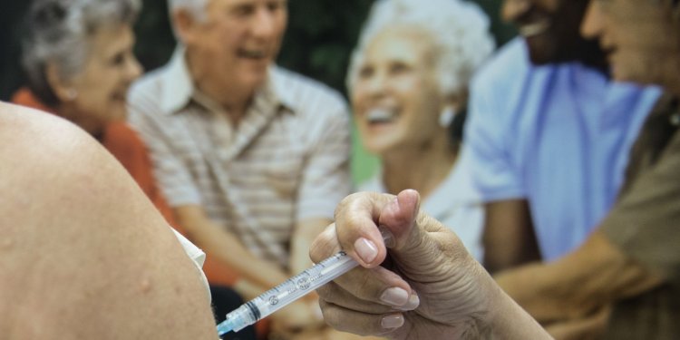 Saúde recomenda segunda dose de reforço para idosos acima de 80 anos