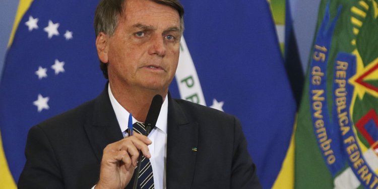 Presidente deixa hospital após desconforto abdominal