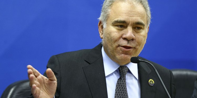 Governo planeja flexibilizar regra sobre uso de máscara no trabalho