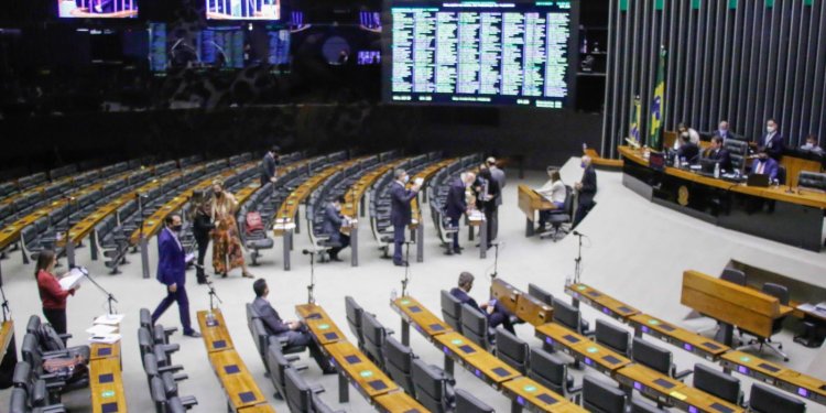 Congresso promulga emenda com anistia a partido que descumpriu cotas