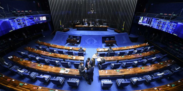 Senado aprova criação de bula digital
