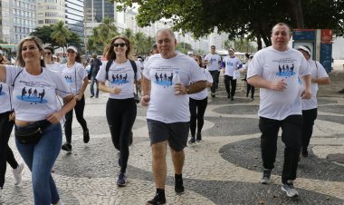 No Rio, caminhada no Leme dá largada a projeto de incentivo à saúde