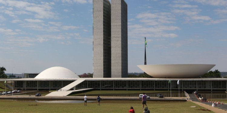 Congresso prorroga MP que amplia margem do crédito consignado
