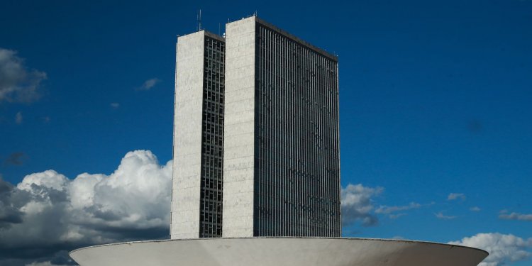 Câmara aprova MP que muda incentivos fiscais à indústria petroquímica