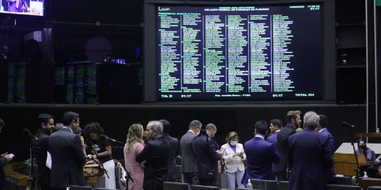 Câmara aprova MP que altera tributação de PIS e Cofins sobre etanol
