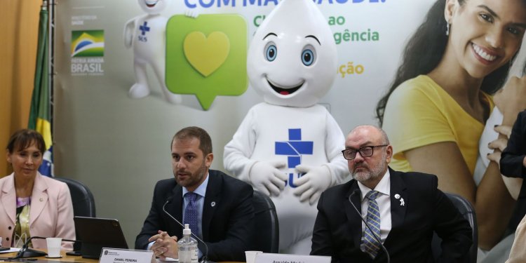 Covid-19: governo libera quarta dose para maiores de 40 anos