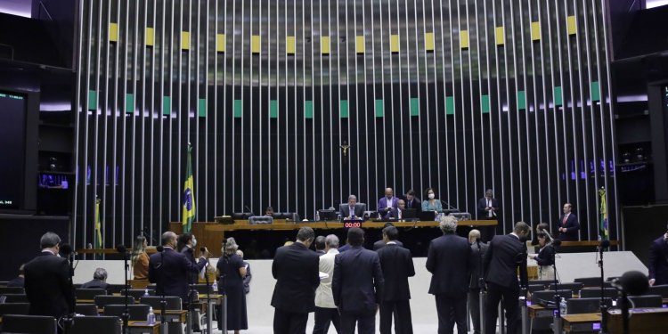Câmara aprova MP que aumenta margem do crédito consignado