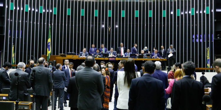 Congresso derruba vetos presidenciais de três leis