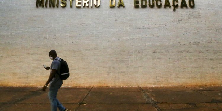 Ministério da Educação normatiza renegociação de dívidas com o Fies