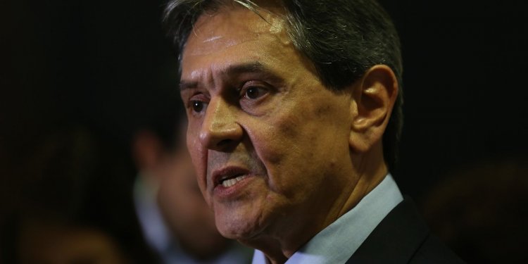 Roberto Jefferson registra candidatura à Presidência no TSE