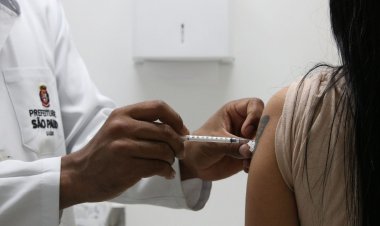 Covid-19: dose de reforço de vacina diferente protege mais, diz estudo