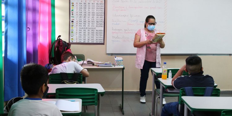 Em 2040, Brasil poderá ter carência de 235 mil professores, diz estudo