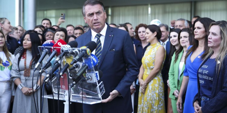 Bolsonaro recebe apoio de deputados reeleitos no Palácio da Alvorada