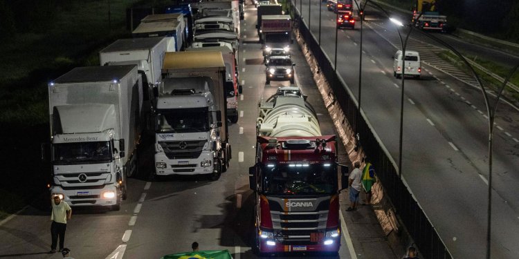 Rodovias federais do país estão livres de bloqueios, diz PRF