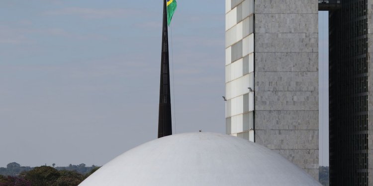 PEC da Transição é adiada por falta de consenso, diz relator