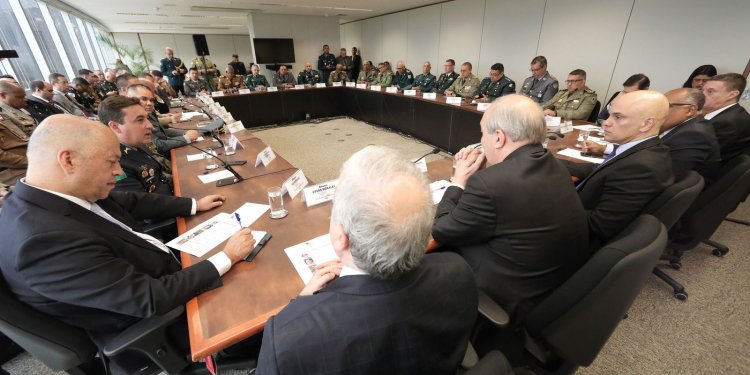 Presidente do TSE e comandantes da PM discutem ações nas eleições