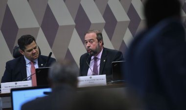 No Senado, CCJ discute a PEC da Transição