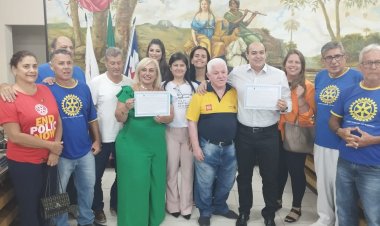 Vereadora Aline Melo entrega Moção ao Rotary Club de Ubá e ao Rotary Club Ary Barroso