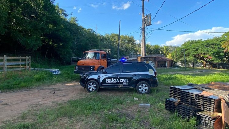 PCMG recupera caminhão e 15 toneladas de material de aço em Rio Pomba e Ubá