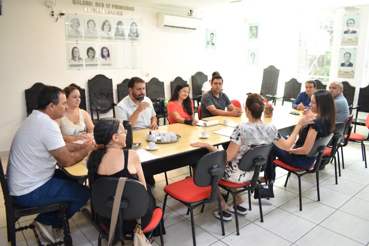 Vereadores de Ubá visitam Câmara de Visconde do Rio Branco para conhecer sobre o serviço Família Acolhedora