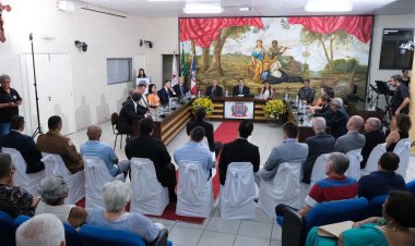 Prefeito participa de entrega do título de Cidadania Honorária de Ubá e da Comenda Ary Barroso