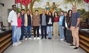 Escola do Legislativo de Ubá realiza Plenária Municipal do Parlamento Jovem de 2025