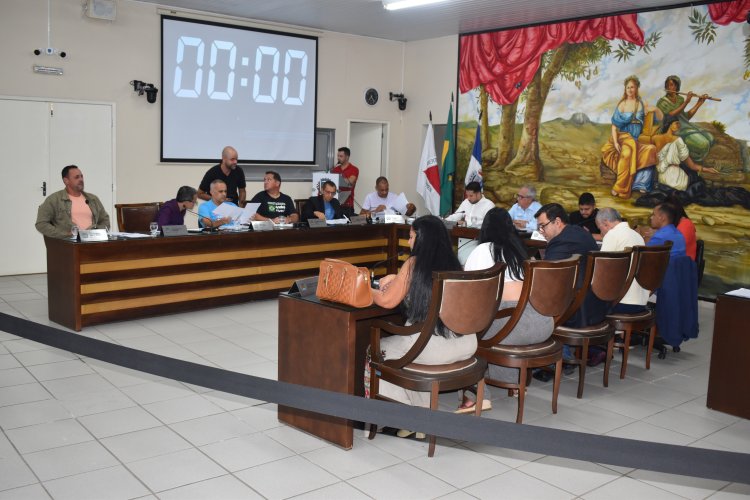 Parlamentares aprovam cinco projetos de lei em reunião ordinária