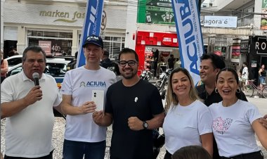 Sorteio da Campanha de Natal da ACIUBÁ movimenta a Praça da Independência e premia consumidores em Ubá