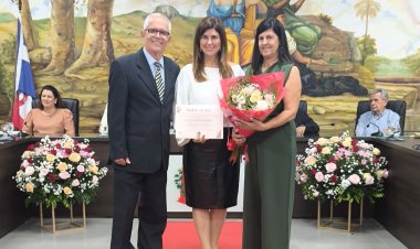 Mônica Vallone Espósito Marchi é homenageada com Diploma Mulher 2026 em Ubá
