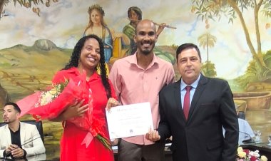 Juliane Junia de Paula Mattos é homenageada com o Diploma Mulher 2026 em Ubá