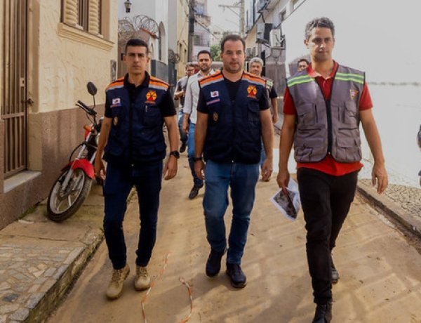 Governo de Minas anuncia hospital de campanha e reconstrução de pontes em Ubá